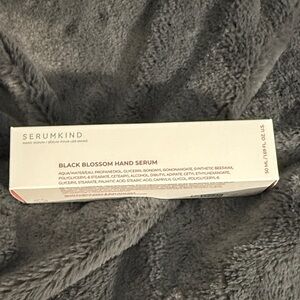 Black Blossom Hand Serum - White